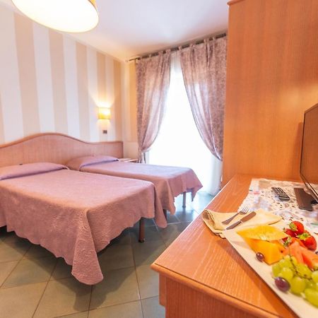 פורטה דיי מארמי Hotel Tirreno מראה חיצוני תמונה