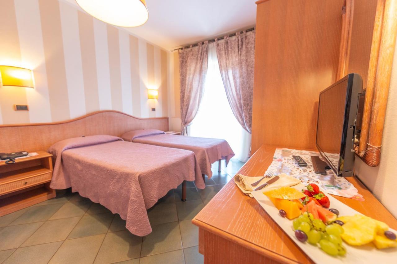 פורטה דיי מארמי Hotel Tirreno מראה חיצוני תמונה