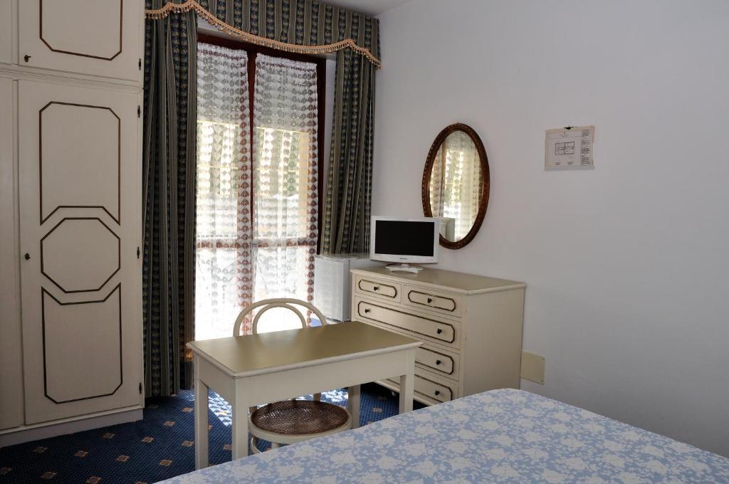 פורטה דיי מארמי Hotel Tirreno חדר תמונה